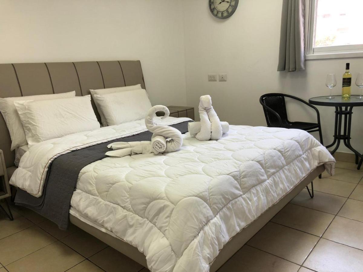 Hotel Room Service Bat Yam Exterior photo