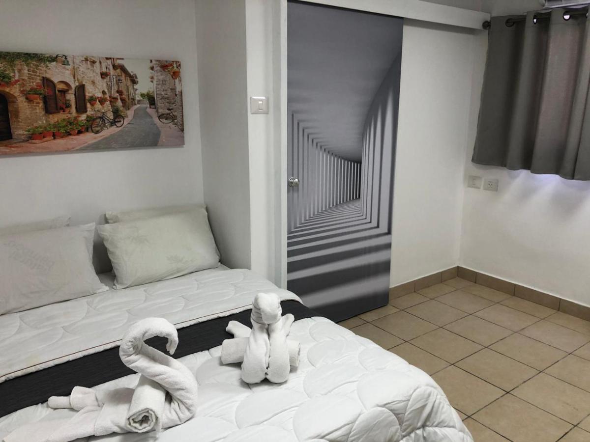 Hotel Room Service Bat Yam Exterior photo