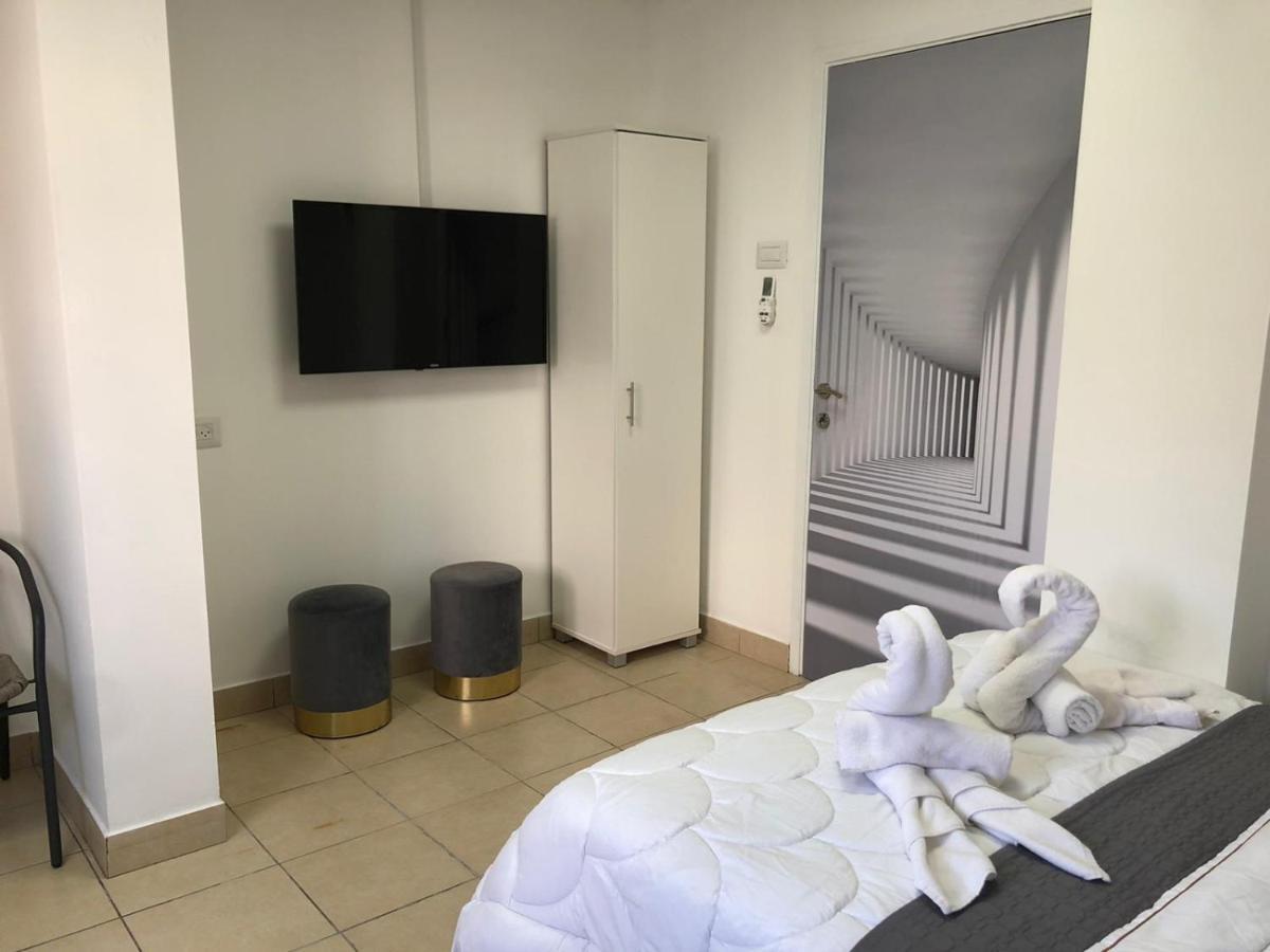 Hotel Room Service Bat Yam Exterior photo