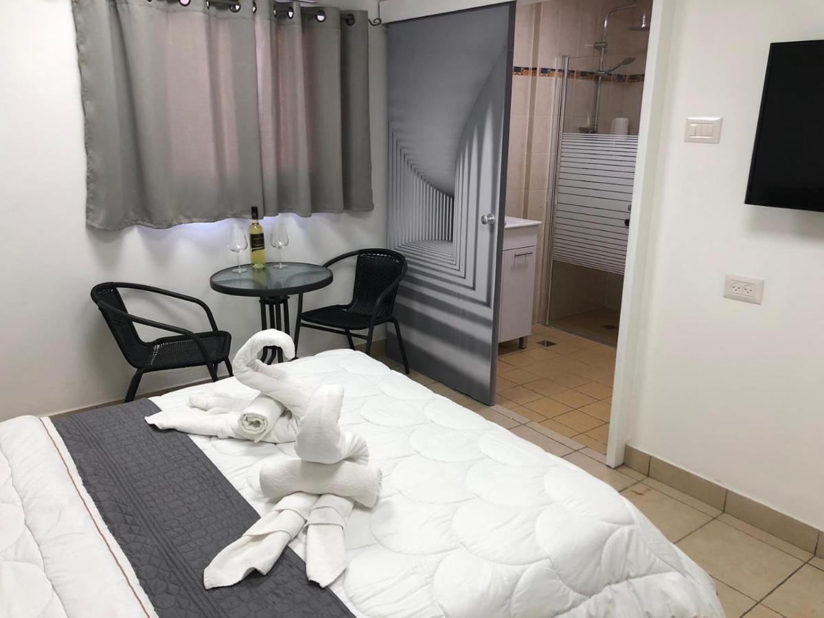 Hotel Room Service Bat Yam Exterior photo