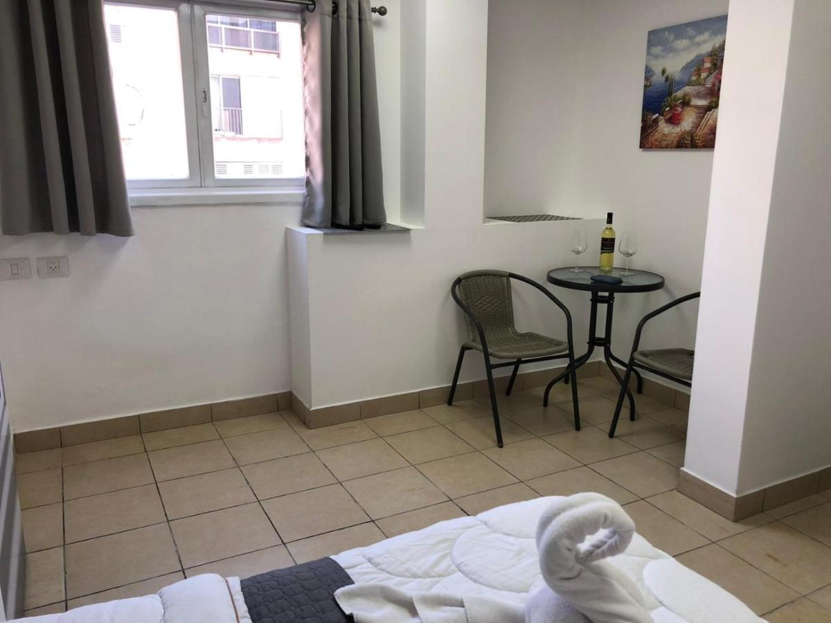 Hotel Room Service Bat Yam Exterior photo
