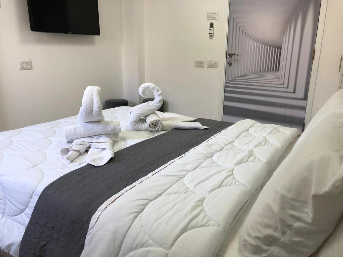 Hotel Room Service Bat Yam Exterior photo