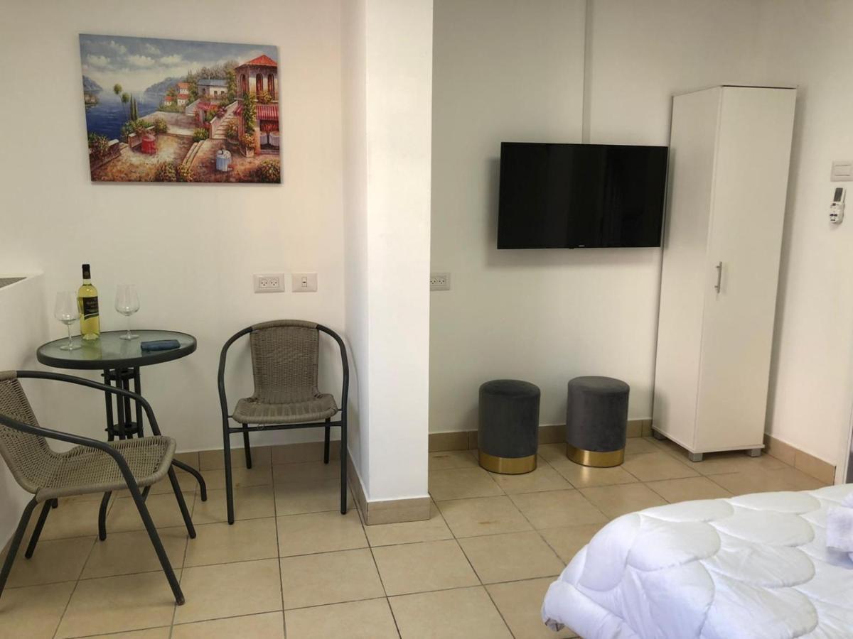 Hotel Room Service Bat Yam Exterior photo