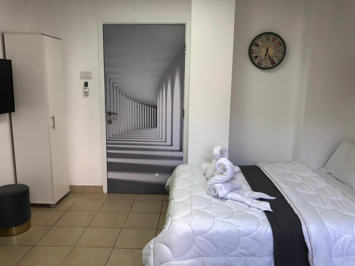 Hotel Room Service Bat Yam Exterior photo